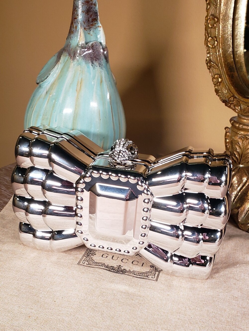 Kurt Geiger Silver Mirror Bow Clutch w/ Shoulder Chain NIB! - Picture 5 of 14